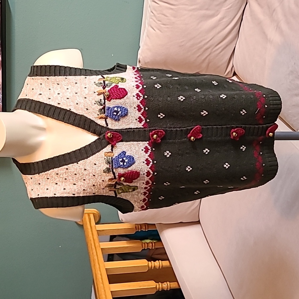 Quacker Factory Ladies Knit Vest with Holiday Accents